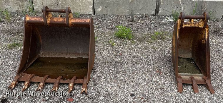 image for item DR2825 (3) Case buckets