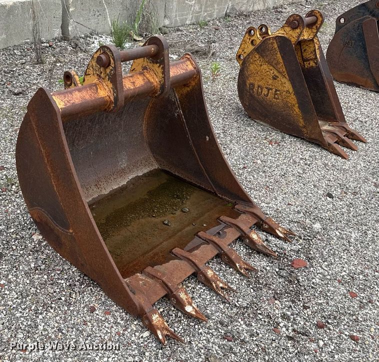 image for item DR2825 (3) Case buckets