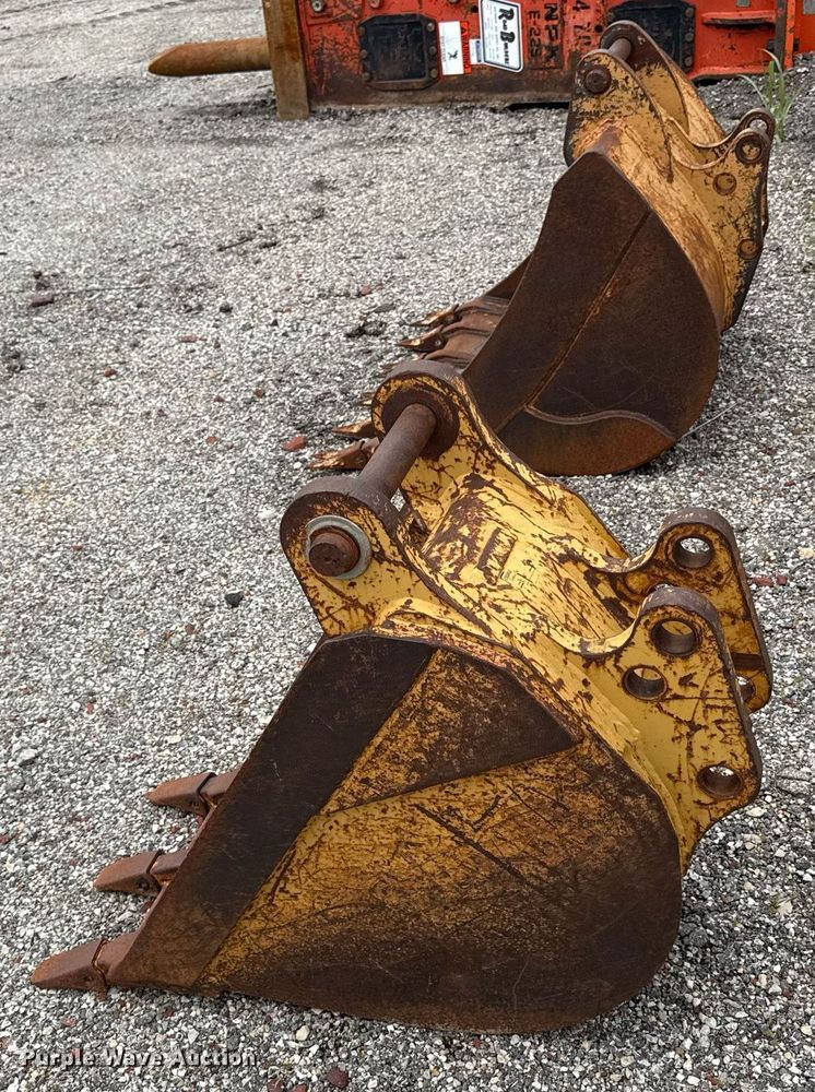 image for item DR2825 (3) Case buckets