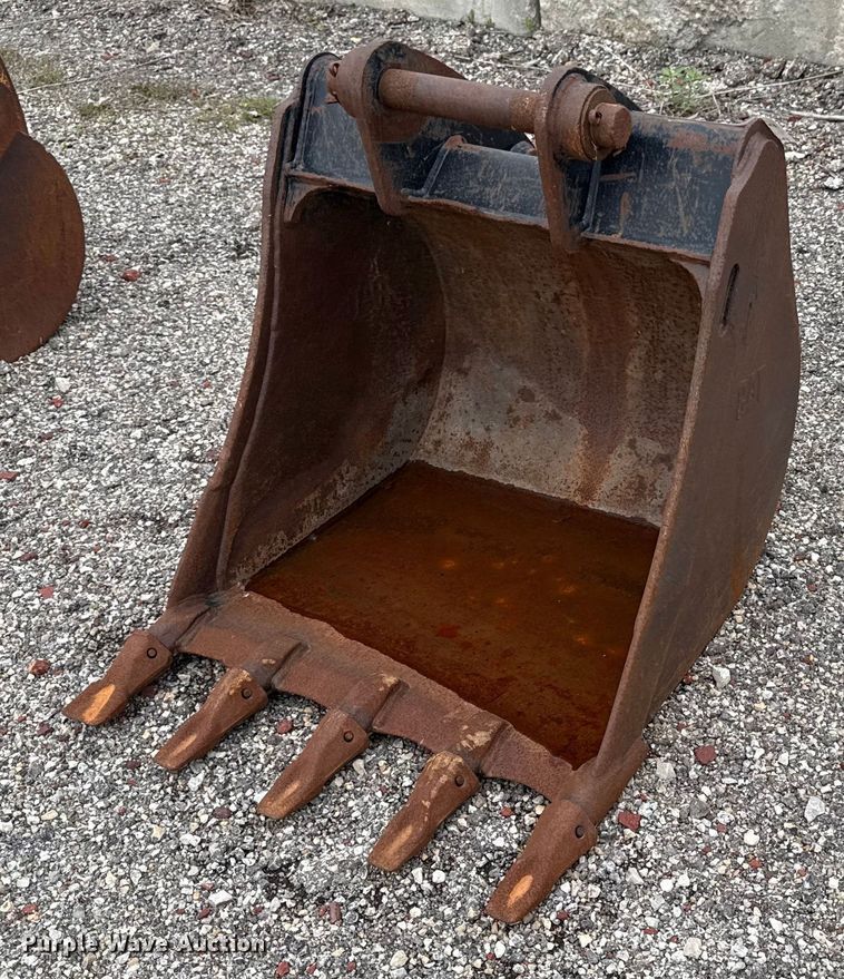 image for item DR2826 (3) Caterpillar buckets