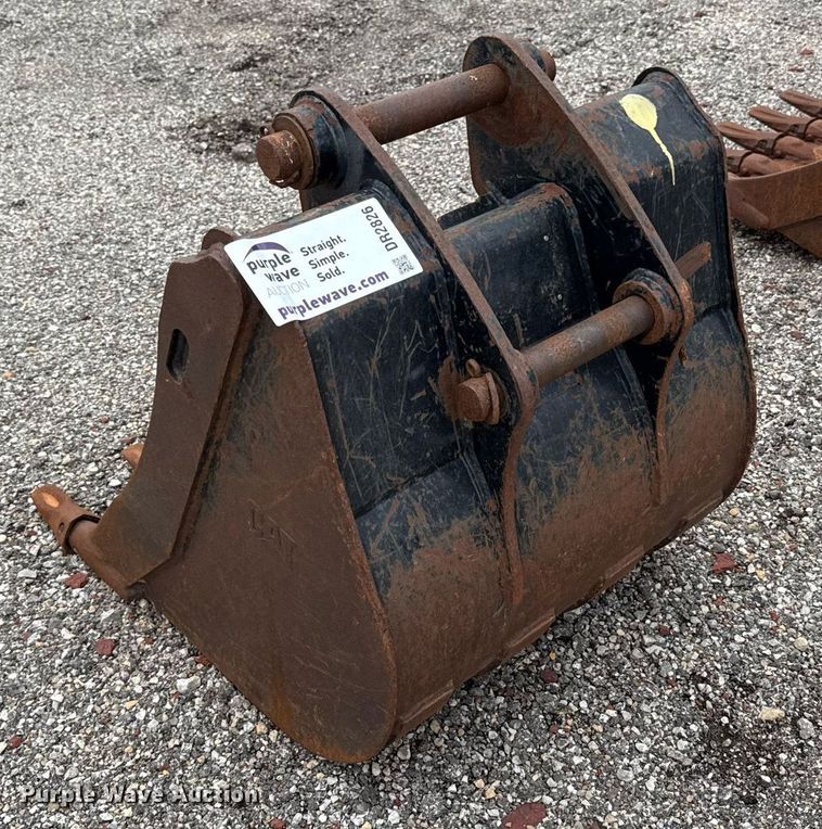 image for item DR2826 (3) Caterpillar buckets