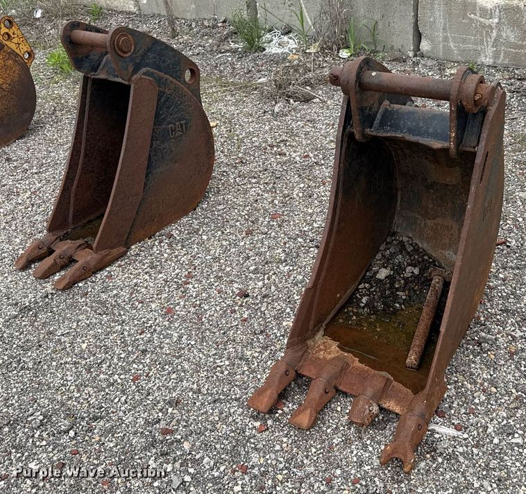 image for item DR2826 (3) Caterpillar buckets