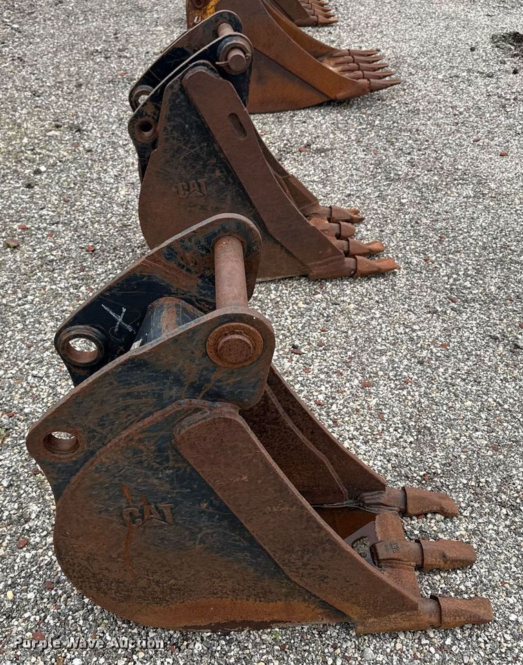 image for item DR2826 (3) Caterpillar buckets