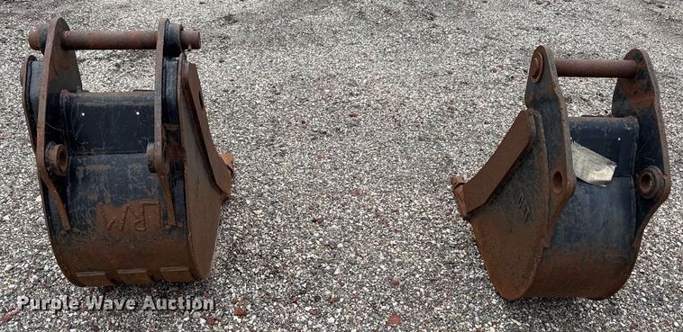 image for item DR2826 (3) Caterpillar buckets