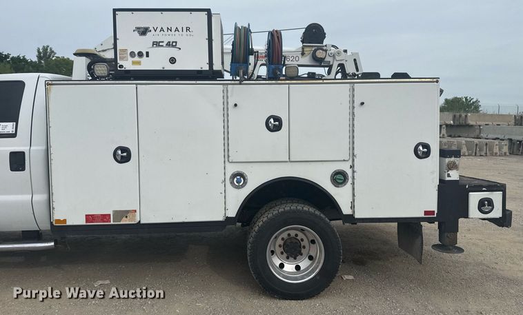 image for item DS3693 2015 Ford F550 utility / service truck