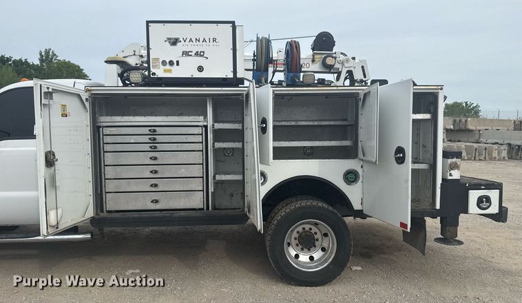 image for item DS3693 2015 Ford F550 utility / service truck