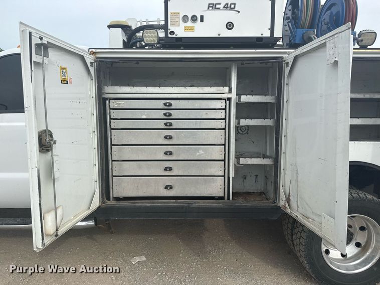 image for item DS3693 2015 Ford F550 utility / service truck