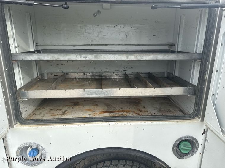 image for item DS3693 2015 Ford F550 utility / service truck