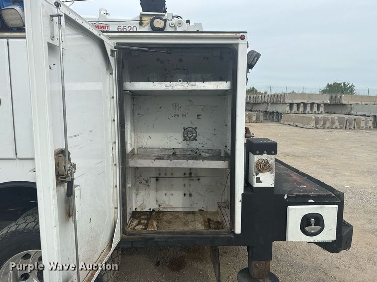 image for item DS3693 2015 Ford F550 utility / service truck