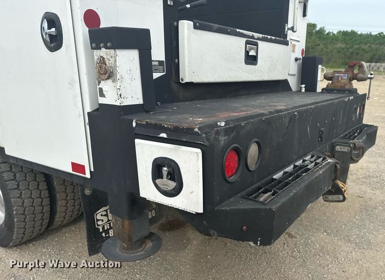 image for item DS3693 2015 Ford F550 utility / service truck