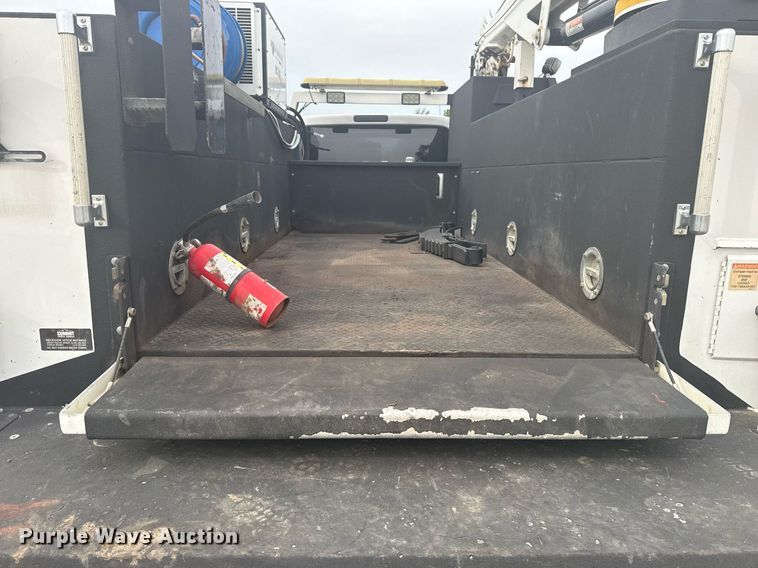 image for item DS3693 2015 Ford F550 utility / service truck