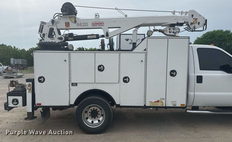 image for item DS3693 2015 Ford F550 utility / service truck