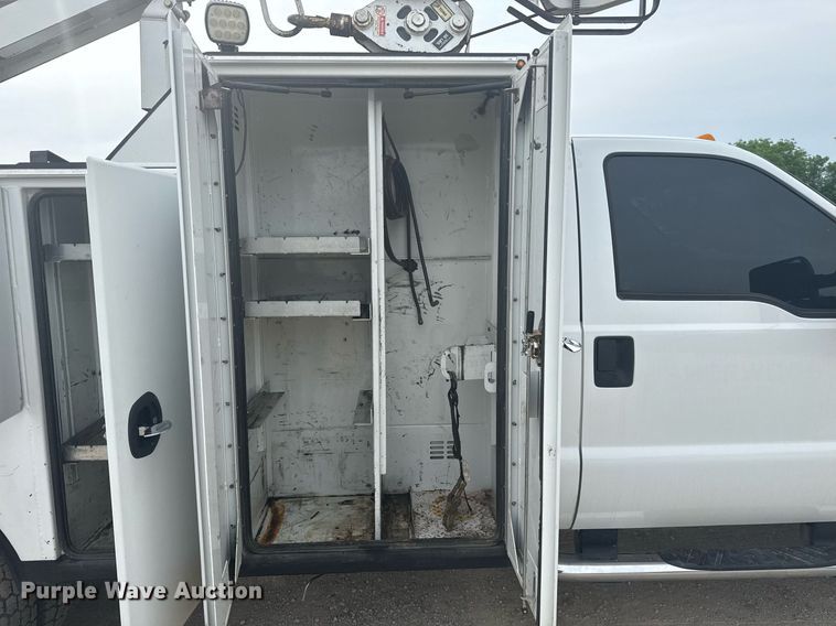 image for item DS3693 2015 Ford F550 utility / service truck