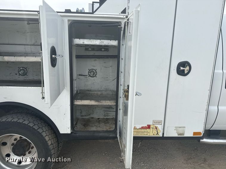 image for item DS3693 2015 Ford F550 utility / service truck