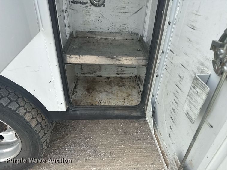 image for item DS3693 2015 Ford F550 utility / service truck