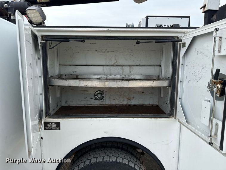 image for item DS3693 2015 Ford F550 utility / service truck