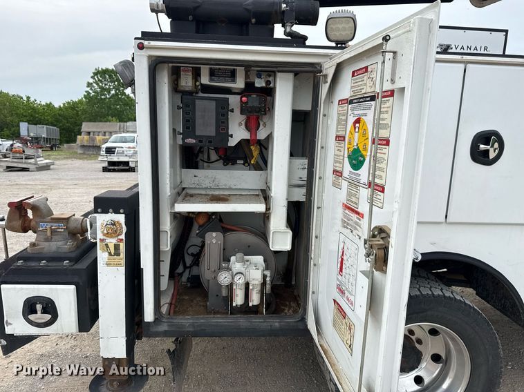 image for item DS3693 2015 Ford F550 utility / service truck