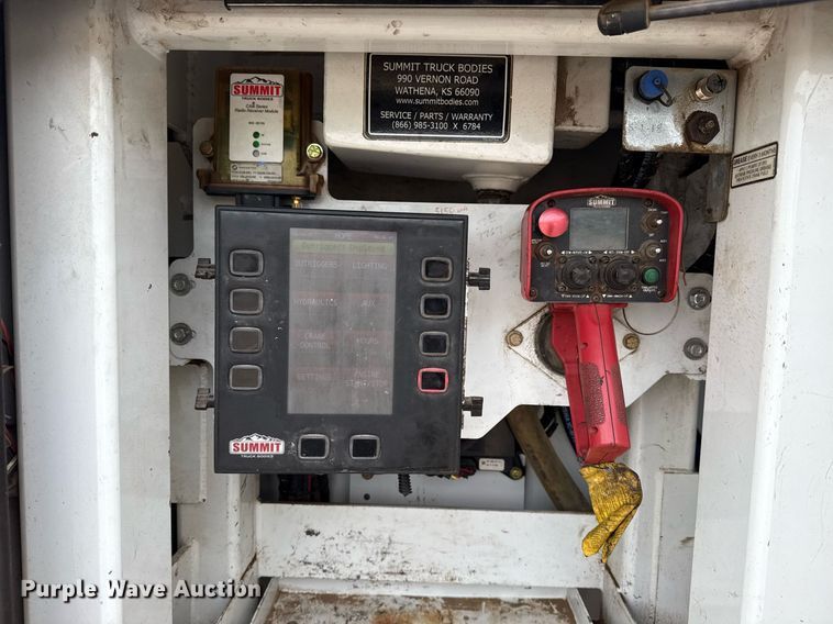 image for item DS3693 2015 Ford F550 utility / service truck