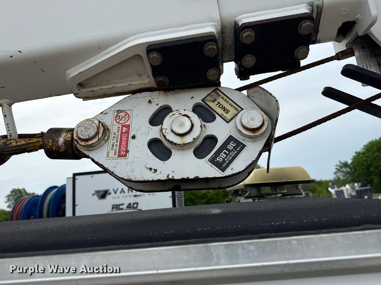 image for item DS3693 2015 Ford F550 utility / service truck