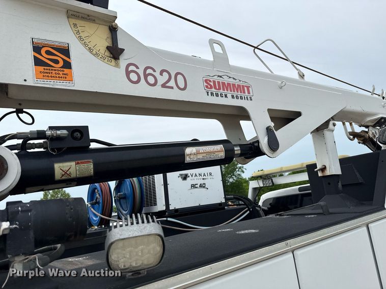 image for item DS3693 2015 Ford F550 utility / service truck