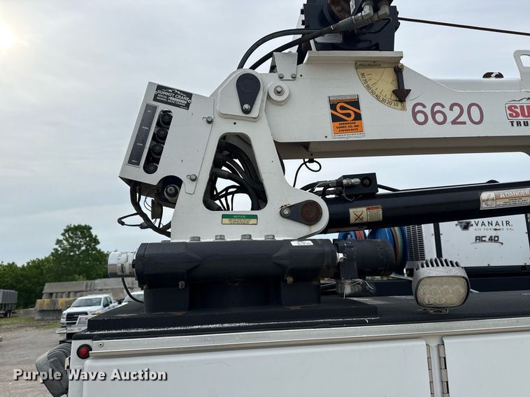 image for item DS3693 2015 Ford F550 utility / service truck