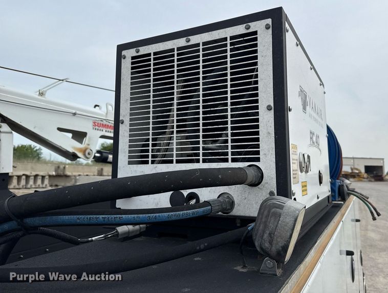 image for item DS3693 2015 Ford F550 utility / service truck