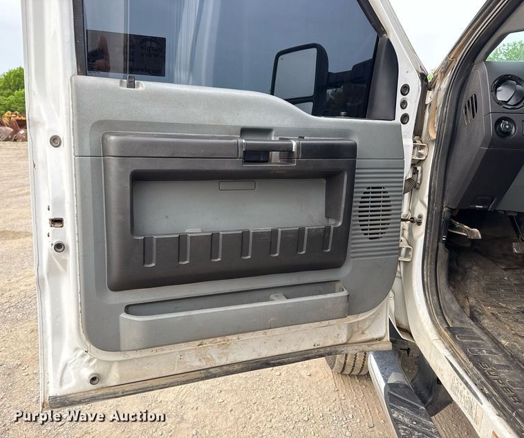 image for item DS3693 2015 Ford F550 utility / service truck