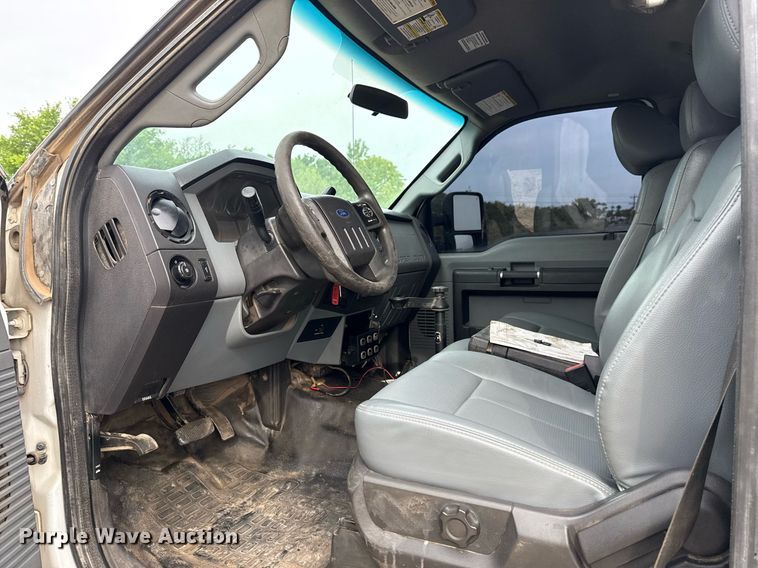 image for item DS3693 2015 Ford F550 utility / service truck