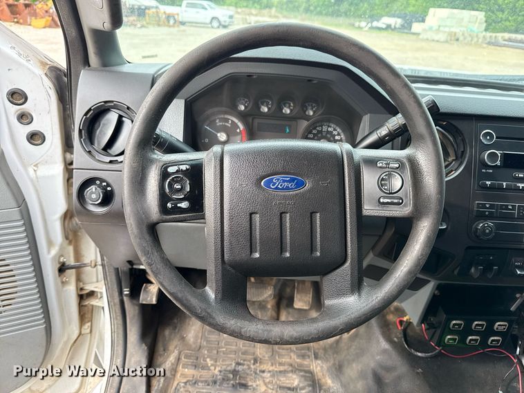 image for item DS3693 2015 Ford F550 utility / service truck
