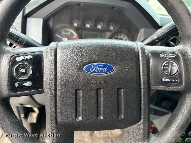 image for item DS3693 2015 Ford F550 utility / service truck