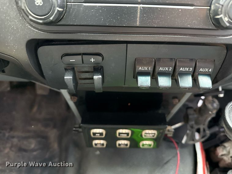 image for item DS3693 2015 Ford F550 utility / service truck