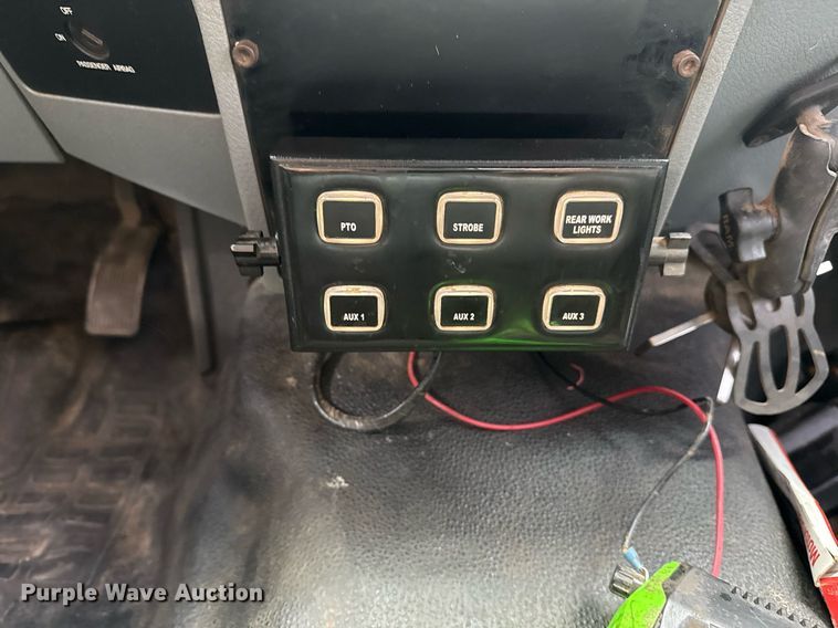 image for item DS3693 2015 Ford F550 utility / service truck