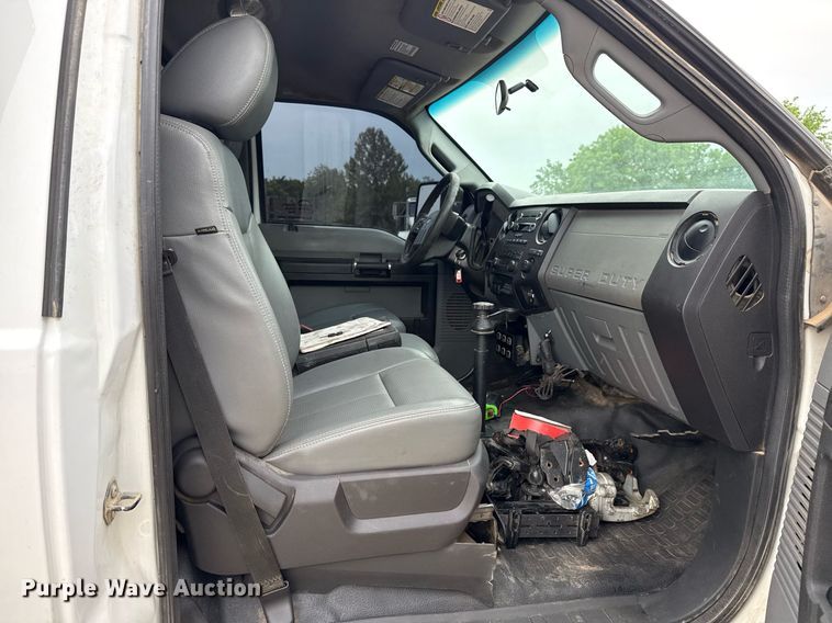 image for item DS3693 2015 Ford F550 utility / service truck