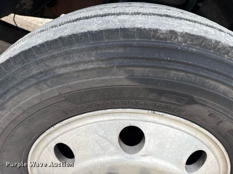 image for item DS3693 2015 Ford F550 utility / service truck