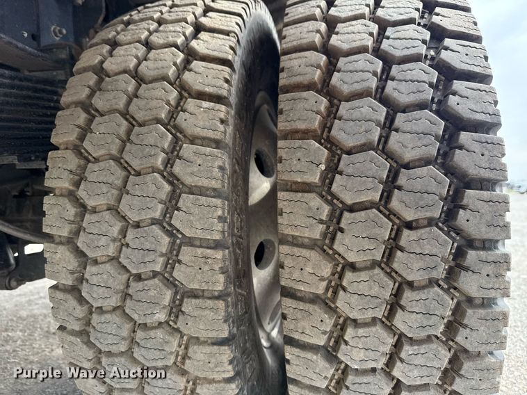 image for item DS3693 2015 Ford F550 utility / service truck