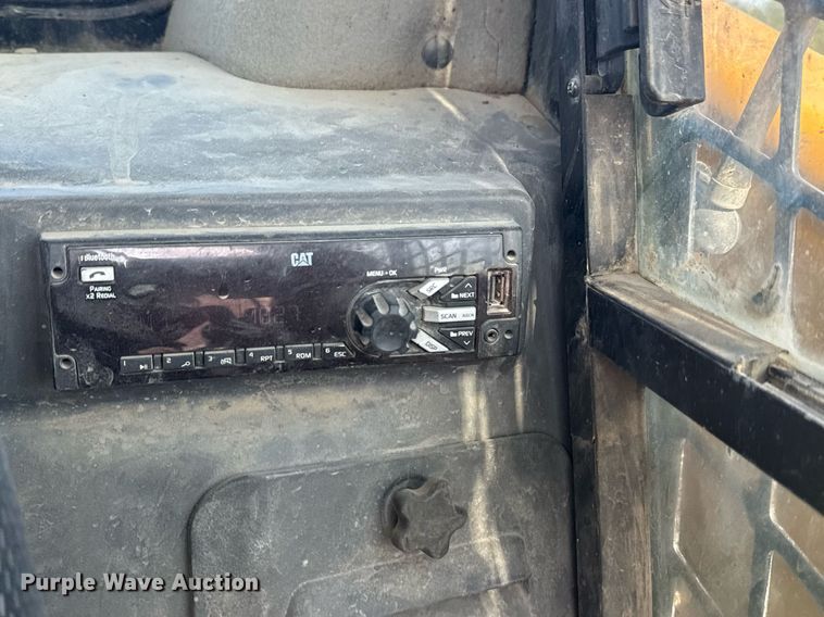 image for item DS3747 2020 Caterpillar 289D3 tracked skid steer loader