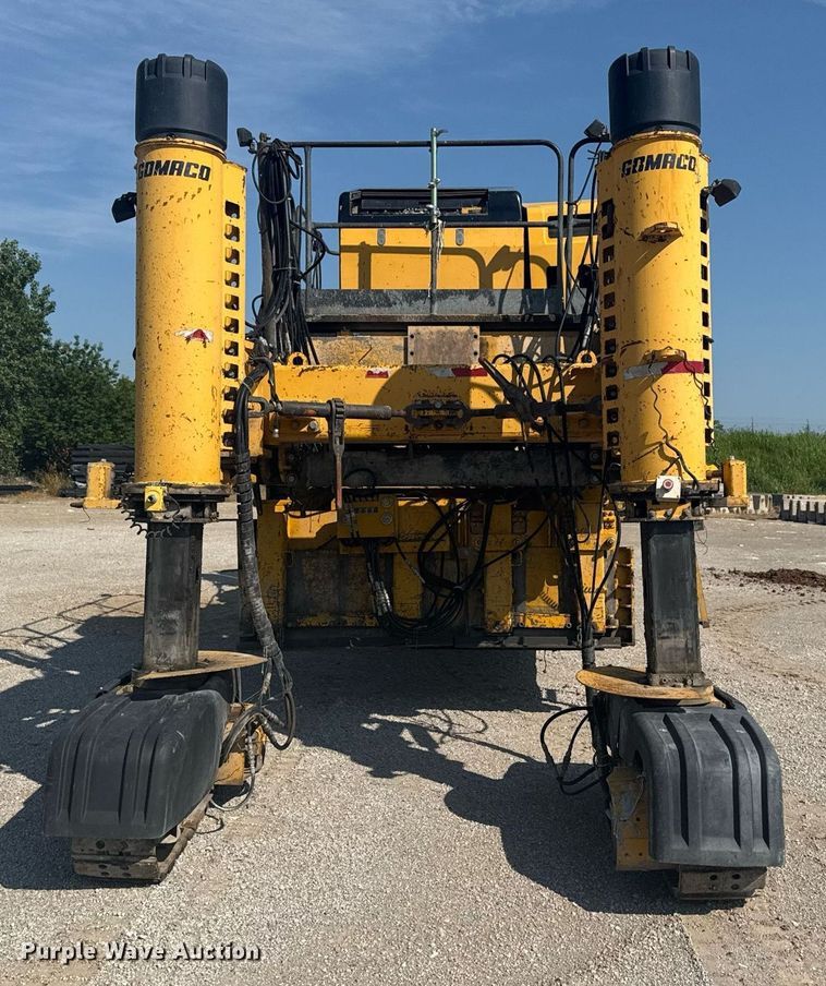 image for item DS3748 2002 Gomaco Commander III paver