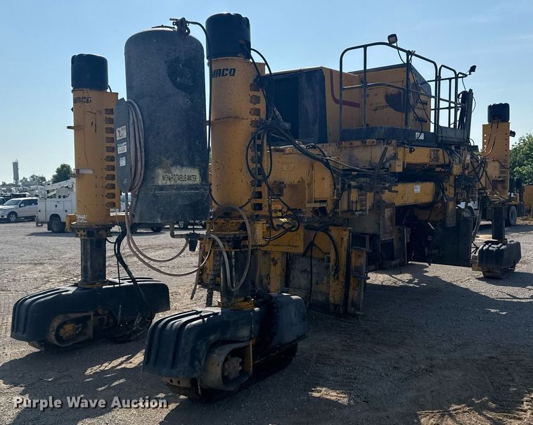 image for item DS3748 2002 Gomaco Commander III paver