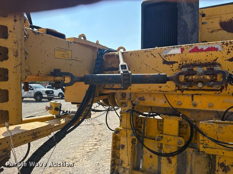 image for item DS3748 2002 Gomaco Commander III paver