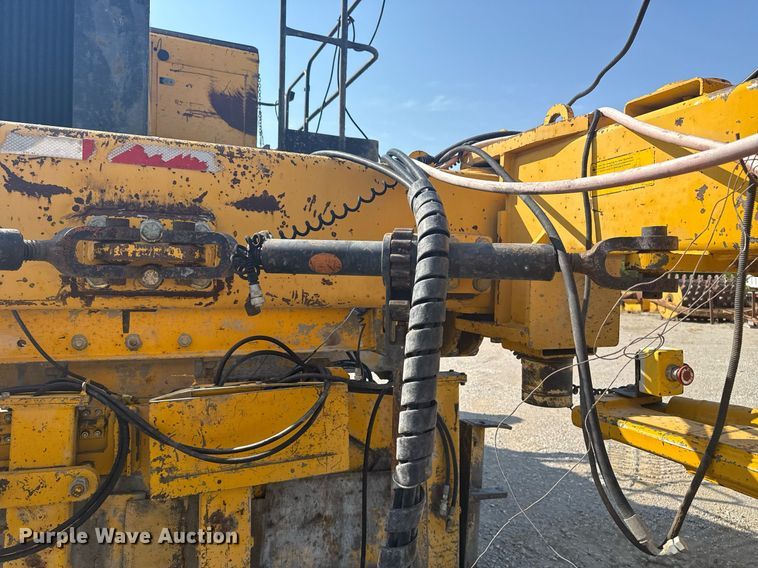 image for item DS3748 2002 Gomaco Commander III paver