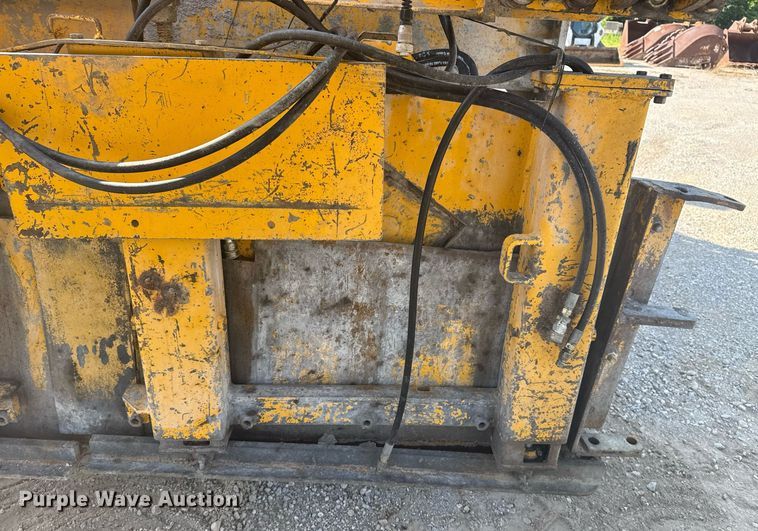 image for item DS3748 2002 Gomaco Commander III paver