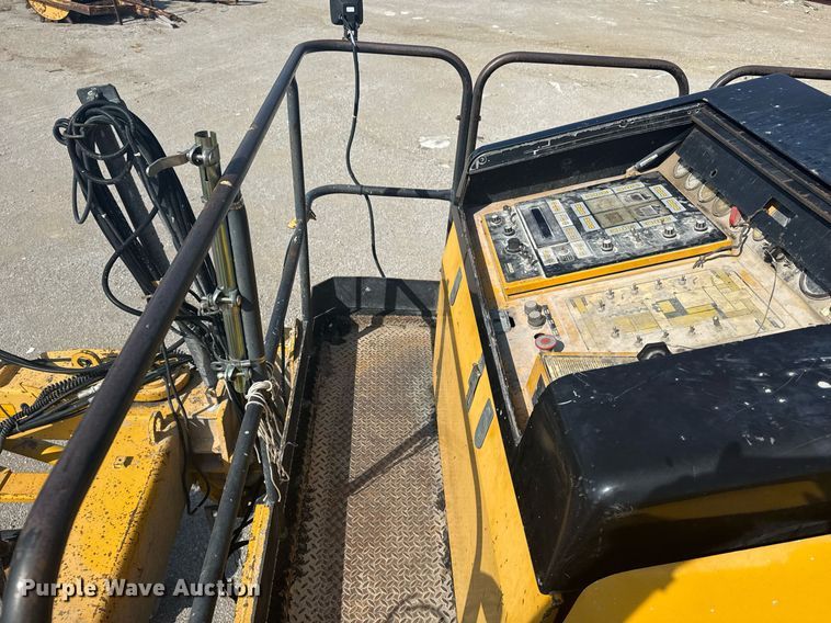 image for item DS3748 2002 Gomaco Commander III paver