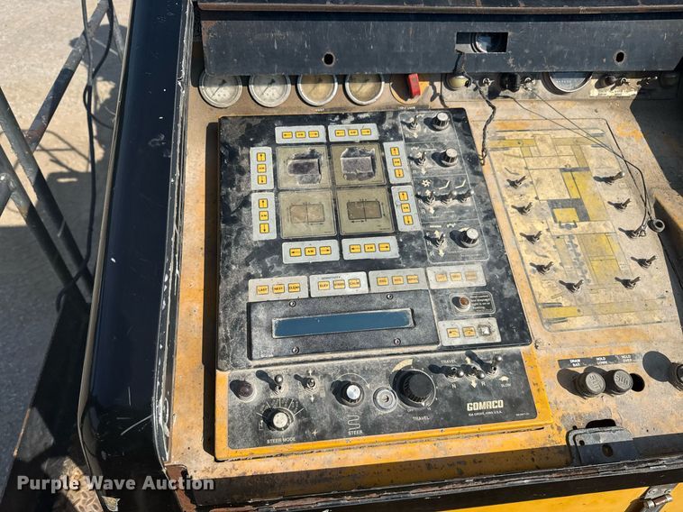 image for item DS3748 2002 Gomaco Commander III paver