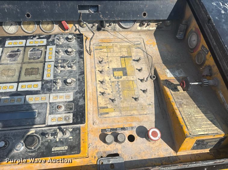 image for item DS3748 2002 Gomaco Commander III paver