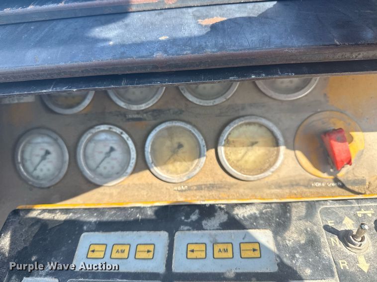 image for item DS3748 2002 Gomaco Commander III paver