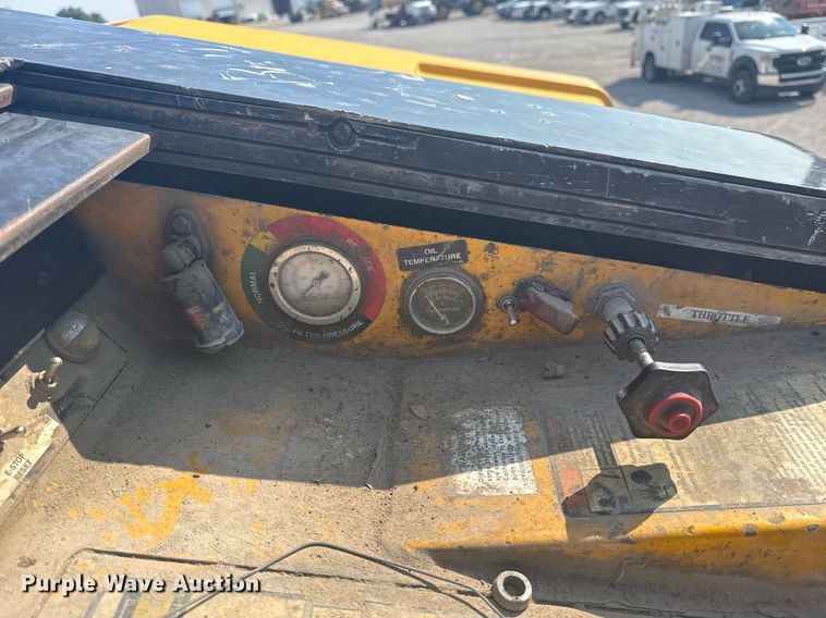 image for item DS3748 2002 Gomaco Commander III paver