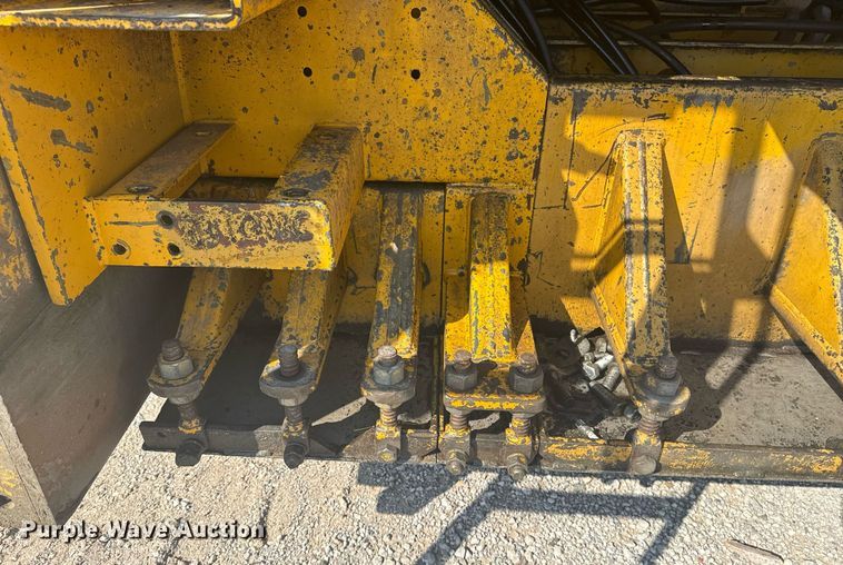 image for item DS3748 2002 Gomaco Commander III paver