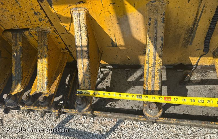 image for item DS3748 2002 Gomaco Commander III paver