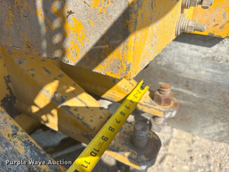 image for item DS3748 2002 Gomaco Commander III paver