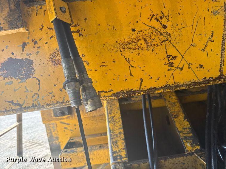 image for item DS3748 2002 Gomaco Commander III paver